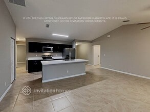 365 SW Ridgecrest Dr in Port St. Lucie, FL - Foto de edificio - Building Photo