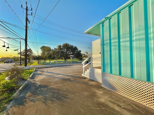property at 927 27th St
