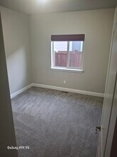 2563 NW Elm Pl in Redmond, OR - Building Photo - Building Photo
