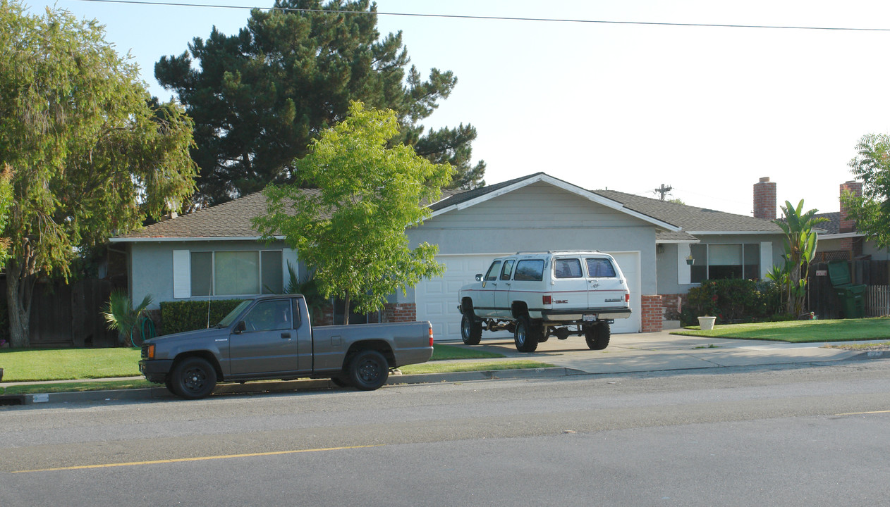 947 Hacienda Ave in Campbell, CA - Building Photo