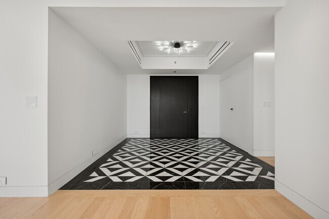 180 E Pearson St in Chicago, IL - Building Photo - Building Photo