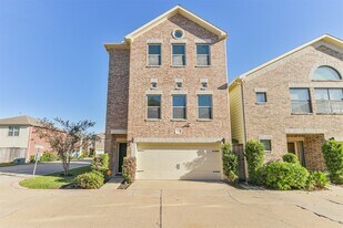 11307 Main Holly Dr in Houston, TX - Building Photo