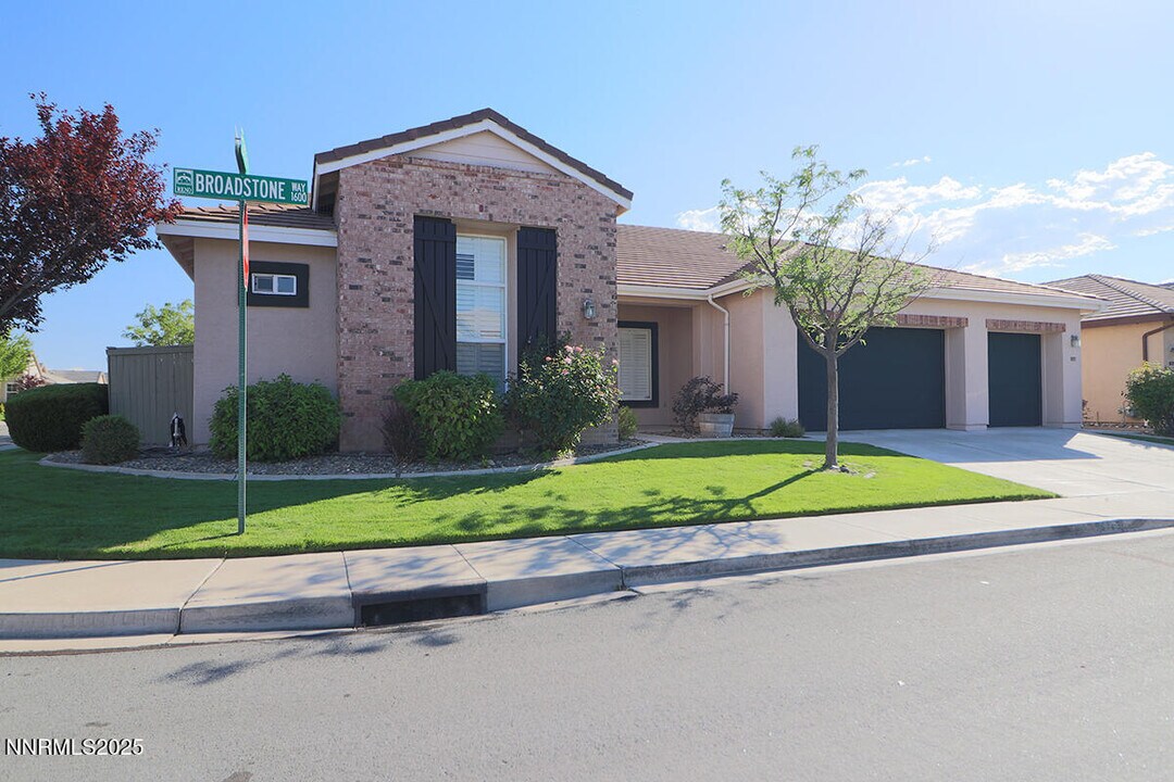 1692 Broadstone Way in Reno, NV - Building Photo