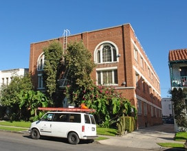 Cochran Apartments in Los Angeles, CA - Building Photo - Building Photo