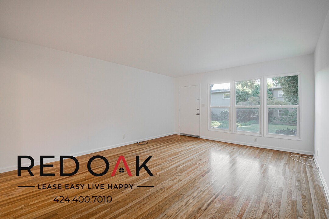 2243 Merton Ave in Los Angeles, CA - Building Photo