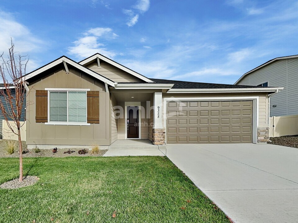 9358 W Clancy St in Star, ID - Building Photo