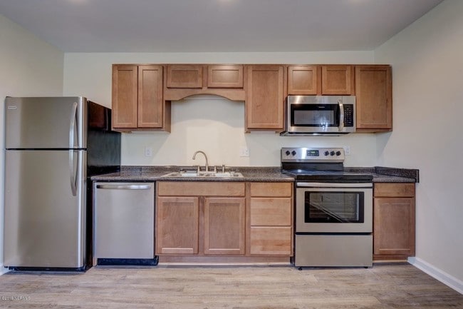 2246 Onslow Dr in Jacksonville, NC - Foto de edificio - Building Photo