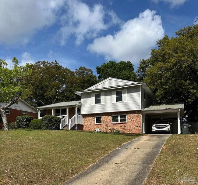 6110 Shores Cir in Pensacola, FL - Building Photo - Building Photo