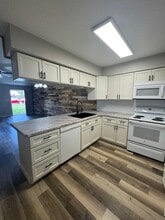 25 Kristin Ln in Eustis, FL - Building Photo - Building Photo