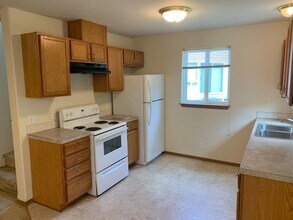 1468 NW Falls Creek Loop-Unit -#1 in Oak Harbor, WA - Foto de edificio - Building Photo