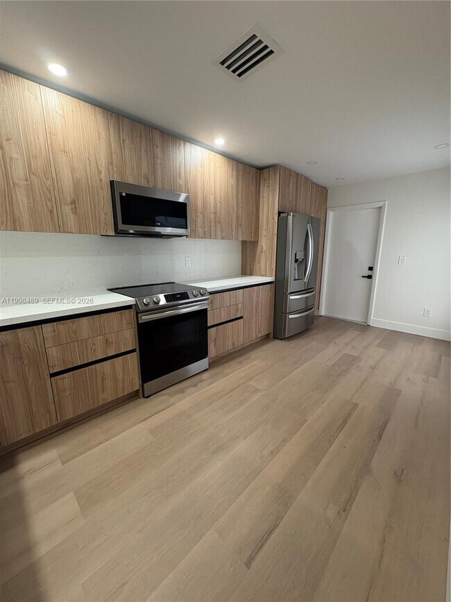 9881 NW 52nd Terrace in Doral, FL - Building Photo - Building Photo