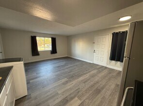 632 Triest Ct, Unit A in Las Vegas, NV - Building Photo - Building Photo