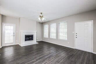 6821 Prairie Hill Rd N in Fort Worth, TX - Foto de edificio - Building Photo