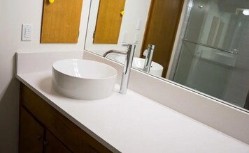 7113 California Ave SW in Seattle, WA - Foto de edificio - Building Photo