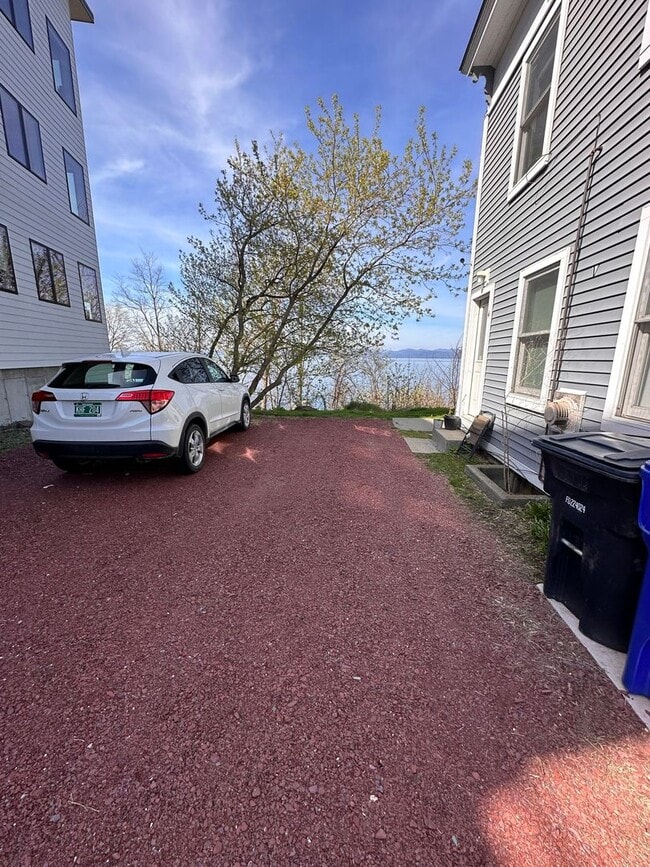 9 Lakeview Terrace-Unit -APT 3 in Burlington, VT - Building Photo - Building Photo