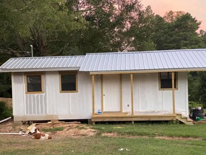 807 Pine Street in Carthage, MS - Foto de edificio - Building Photo