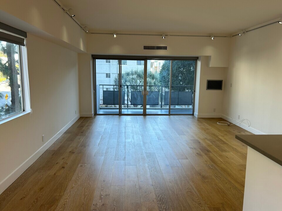 1155 N La Cienega Blvd, Unit 212 in West Hollywood, CA - Building Photo