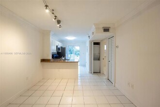 2575 SW 27th Ave, Unit 308 in Miami, FL - Building Photo - Building Photo
