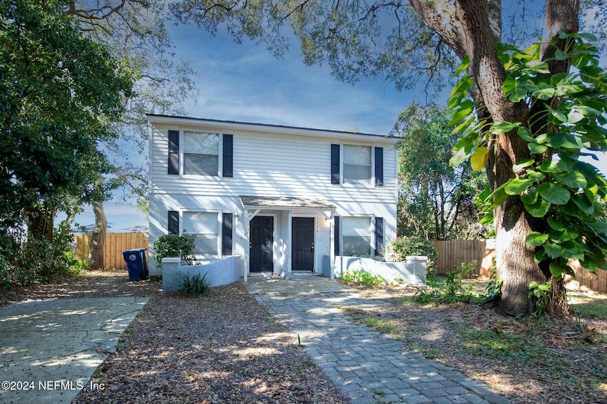 2226 Marsh Point Rd in Neptune Beach, FL - Building Photo