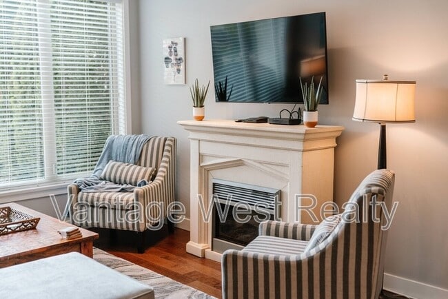 4032 Pritchard Dr in West Kelowna, BC - Building Photo - Building Photo