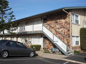 Pacific Crest Apartments in Encinitas, CA - Building Photo - Building Photo