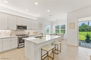 12349 Dahlia Ct in Naples, FL - Building Photo