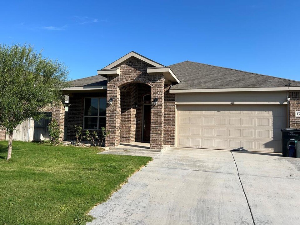 1713 Twin Falls Dr in Odessa, TX - Building Photo