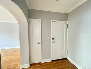 321 Larchmont Acres in Larchmont, NY - Building Photo - Building Photo