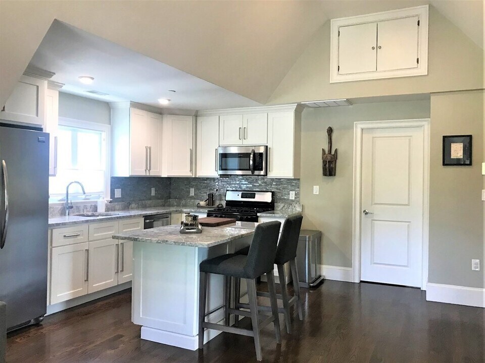 27 Albion St in Somerville, MA - Building Photo