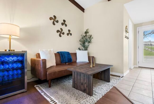 100 Getaway Cir in Kimberling City, MO - Foto de edificio - Building Photo