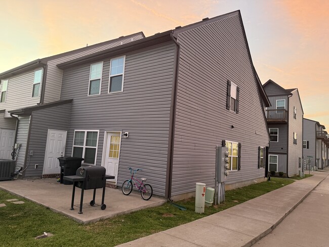 400 Rick Mccormick Dr in La Vergne, TN - Building Photo - Building Photo
