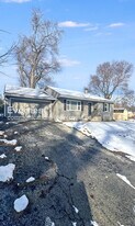11330 E 24th St S in Independence, MO - Building Photo