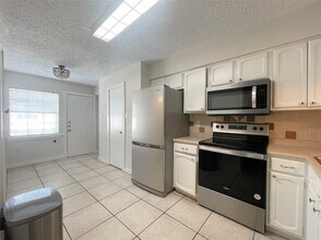 443 N Post Oak Ln in Houston, TX - Building Photo - Building Photo