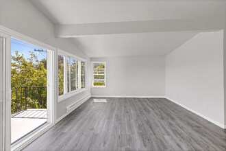 10607 Des Moines Memorial Dr in Seattle, WA - Building Photo - Building Photo