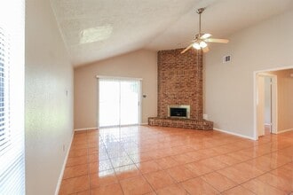 15230 Loma Paseo Dr in Houston, TX - Building Photo - Building Photo