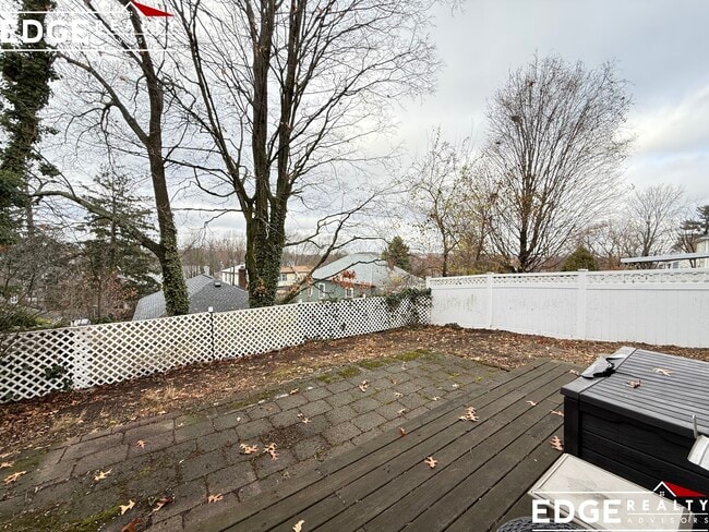 110 Pine Hill Cir, Unit 4 in Waltham, MA - Building Photo - Building Photo