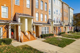 Cross Green Condominiums in Gaithersburg, MD - Foto de edificio - Building Photo