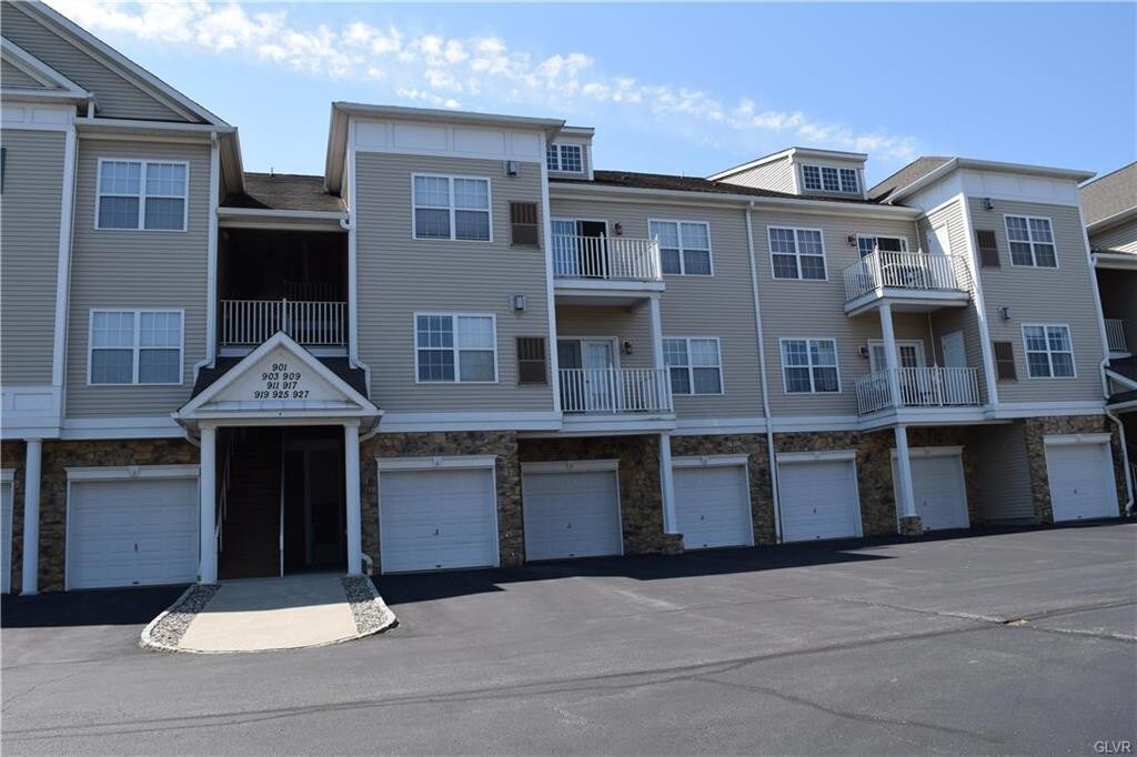 911 Eden Terrace in Easton, PA - Building Photo