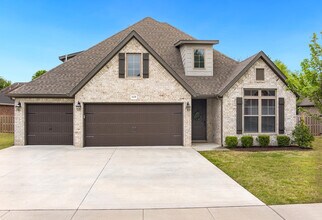 4479 W Putting Green Dr in Fayetteville, AR - Building Photo - Building Photo