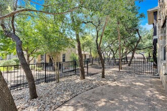 7309 Colina Vista Loop in Austin, TX - Foto de edificio - Building Photo