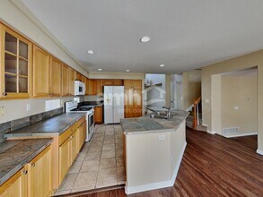 4892 Waldenwood Dr in Littleton, CO - Foto de edificio - Building Photo