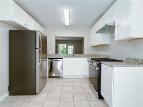 1550 Oakpoint Dr SW in Marietta, GA - Building Photo - Building Photo