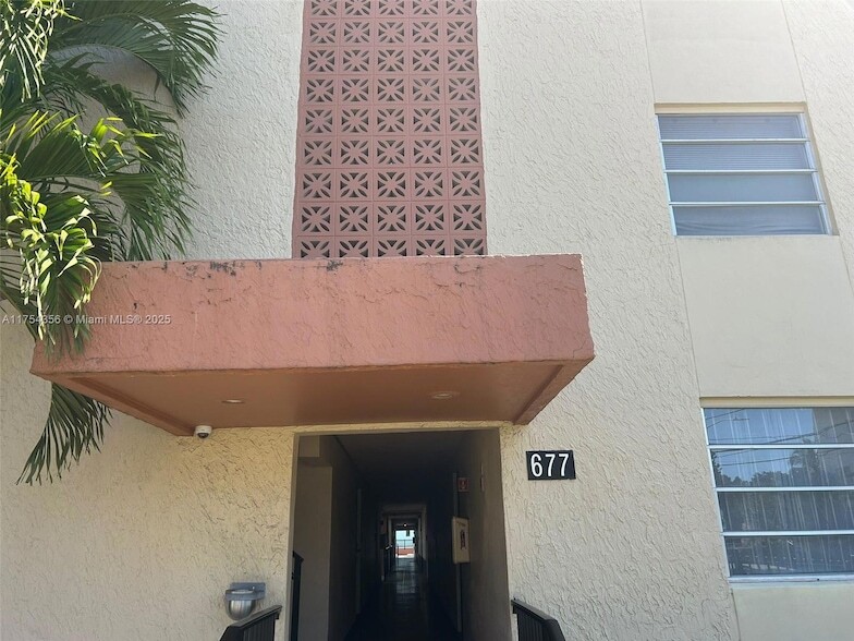 677 SW 9th Ave, Unit 211 in Miami, FL - Building Photo