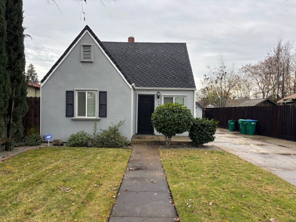 845 S School St in Lodi, CA - Building Photo
