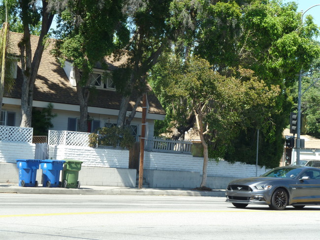 11667 Burbank Blvd in North Hollywood, CA - Building Photo - Other