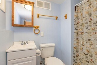 8806 W 71st Terrace in Overland Park, KS - Foto de edificio - Building Photo