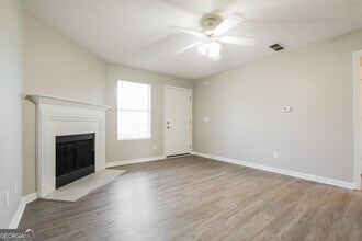 35 Summer Breeze Ct in Covington, GA - Building Photo - Building Photo
