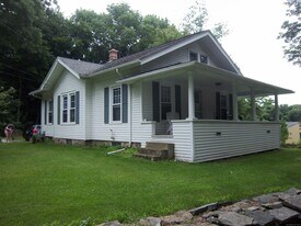 104 School House Rd in Preston, CT - Building Photo
