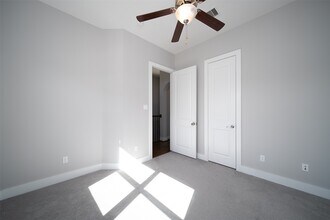 5743 Kiam St in Houston, TX - Building Photo - Building Photo