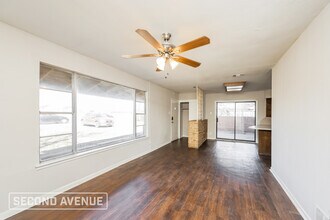 2713 S Carrier Pkwy in Grand Prairie, TX - Foto de edificio - Building Photo